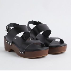 Black buckle wood block heel - 9ww